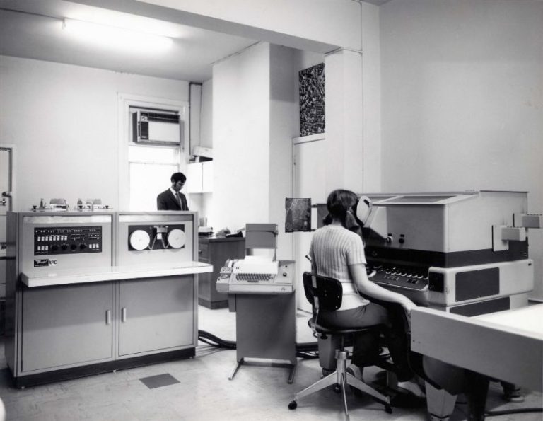 Early Office Computer 30 Retro office photos from the ’70s and ’80s – Garlic Soda