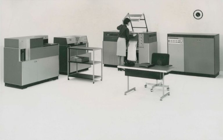 Early Office Computer 30 Retro office photos from the ’70s and ’80s – Garlic Soda