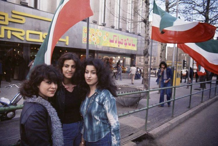 28 Pictures That Show Iran Before The Revolution – Garlic Soda