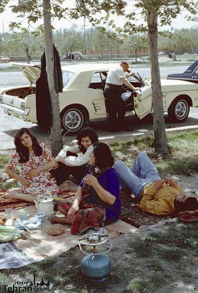 28 Pictures That Show Iran Before The Revolution – Garlic Soda